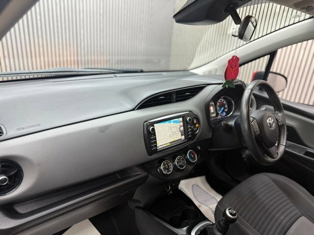 Toyota Yaris 1.0 Vvt-i Icon Tech Hatchback Eu Red #6