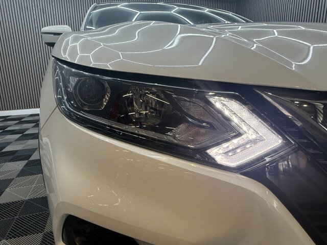 Nissan Qashqai 1.5 Dci Acenta Suv Euro 6 S S YO19ZRG White #3