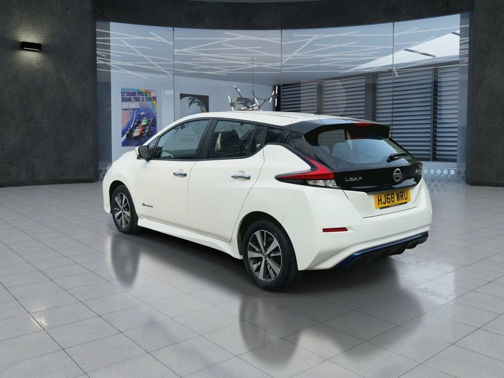 Nissan Leaf Hatchback HJ68WRU White #6
