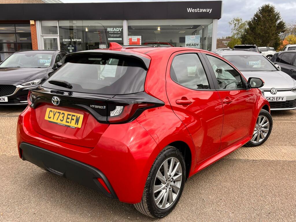 Toyota Yaris 1.5 Hybrid Icon Cvt - 2023 73 CY73EFW Red #3