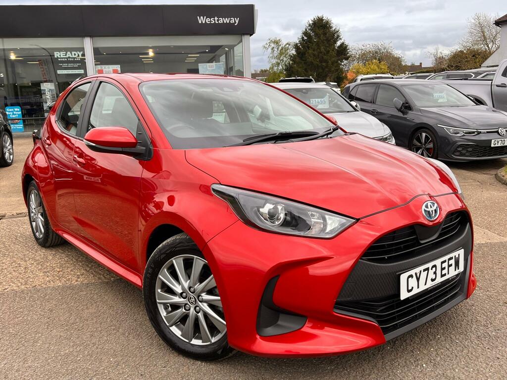 Toyota Yaris 1.5 Hybrid Icon Cvt - 2023 73 Red