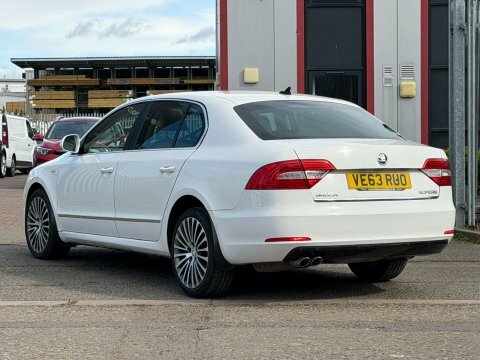 Skoda Superb 2.0 Tdi Laurin VE63RUO White #5