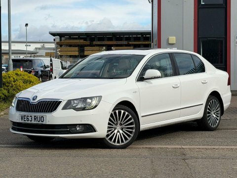 Skoda Superb 2.0 Tdi Laurin VE63RUO White #3