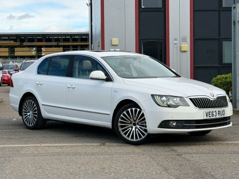 Skoda Superb 2.0 Tdi Laurin VE63RUO White #2
