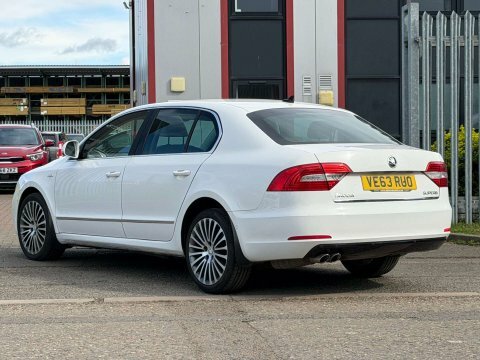 Skoda Superb 2.0 Tdi Laurin VE63RUO White #6