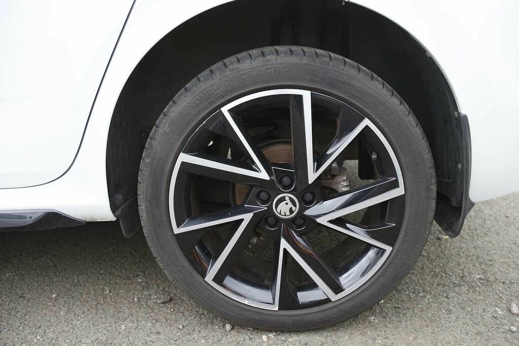 Skoda Kamiq 1.0 Tsi 110 Monte Carlo Dsg KW21DFA White #5