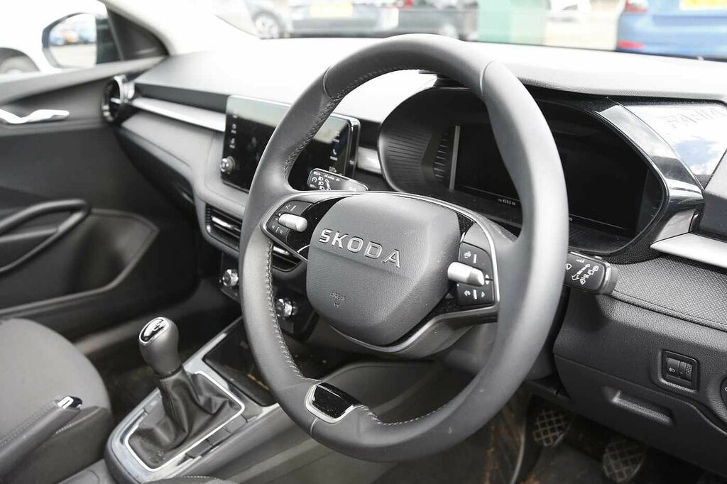 Skoda Fabia Hatch Design Edition 1.0 Mpi 80 Ps 5G Man SM25BBF Black #6