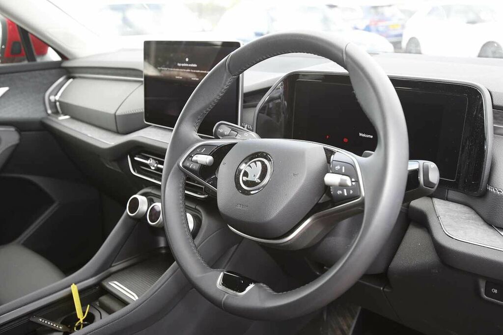 Skoda Kodiaq Se L 7 Seats 1.5 Tsi E-tec 150 Ps Dsg SO25AXM Red #6