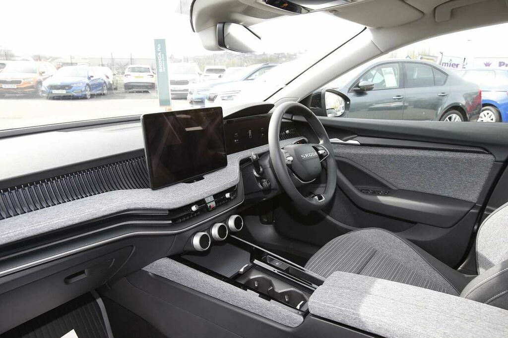 Skoda Superb Estate Se Technology 1.5 Tsi Iv 204 Ps Dsg SL75OTY Black #2