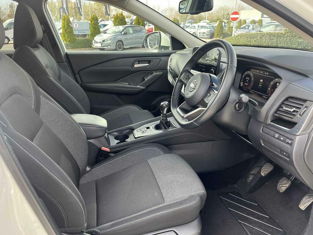 Nissan Qashqai 1.3 Dig-t Mh N-connecta WL22JBY White #6