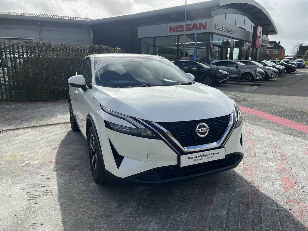 Nissan Qashqai 1.3 Dig-t Mh N-connecta WL22JBY White #2
