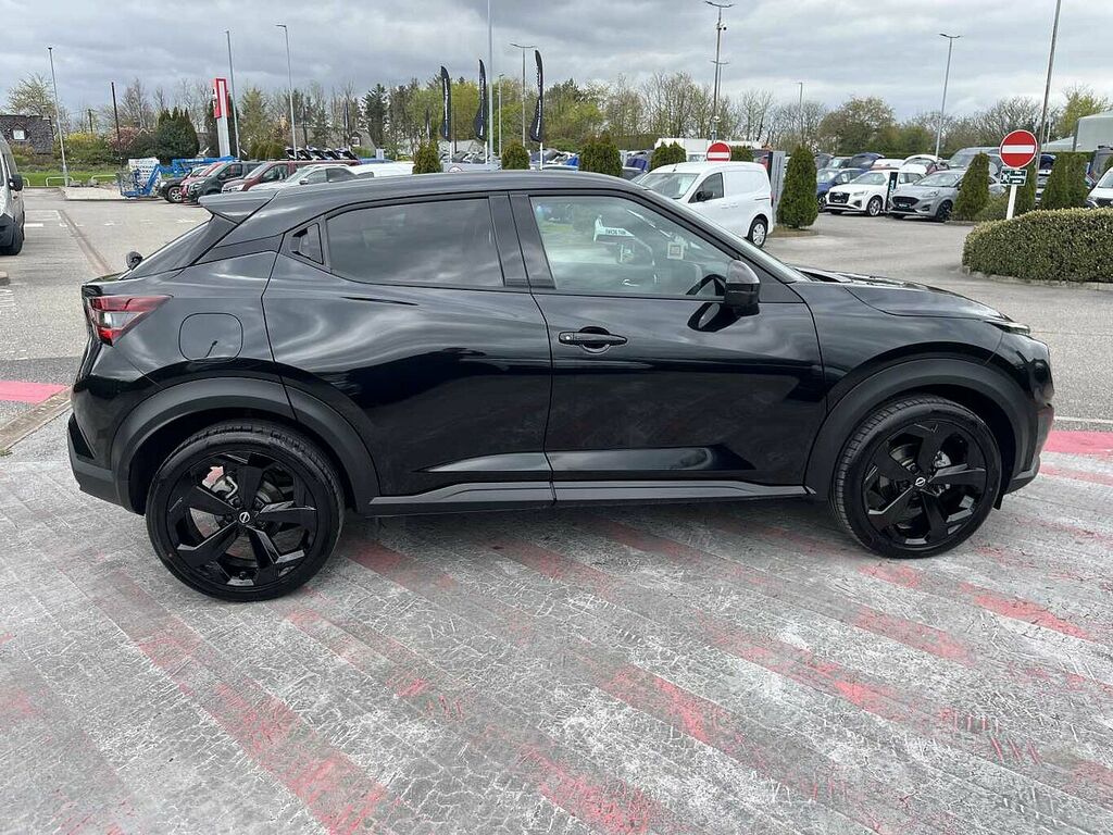 Nissan Juke 1.6 Hybrid Tekna WK75UDD Black #4