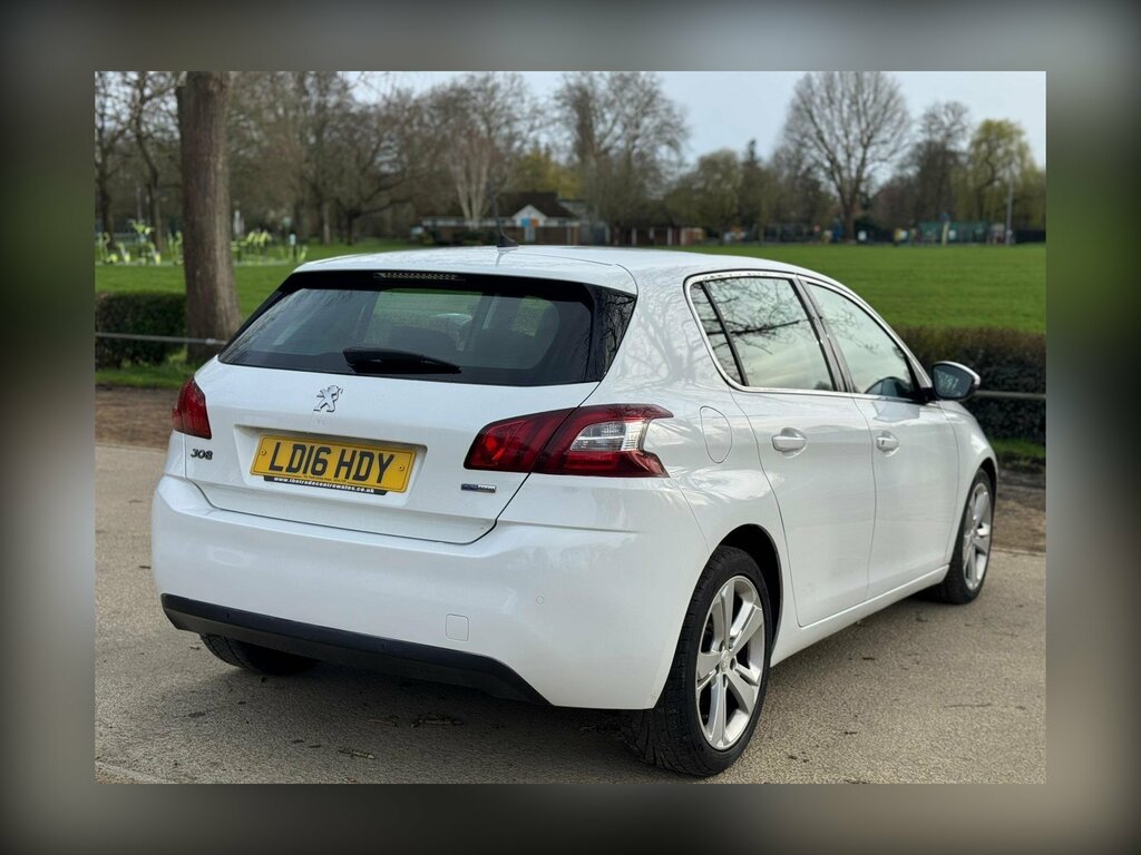 Peugeot 308 1.2 Puretech Allure Euro 6 Ss LD16HDY White #3