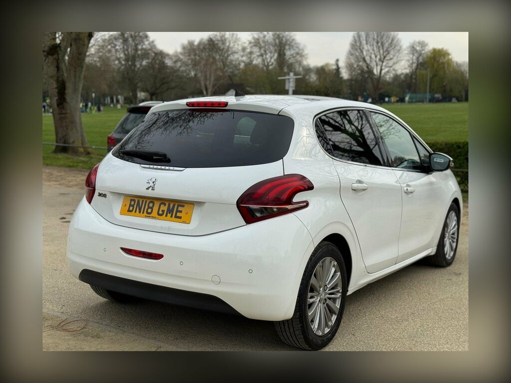 Peugeot 208 1.2 Puretech Allure Euro 6 Ss BN18GME White #3