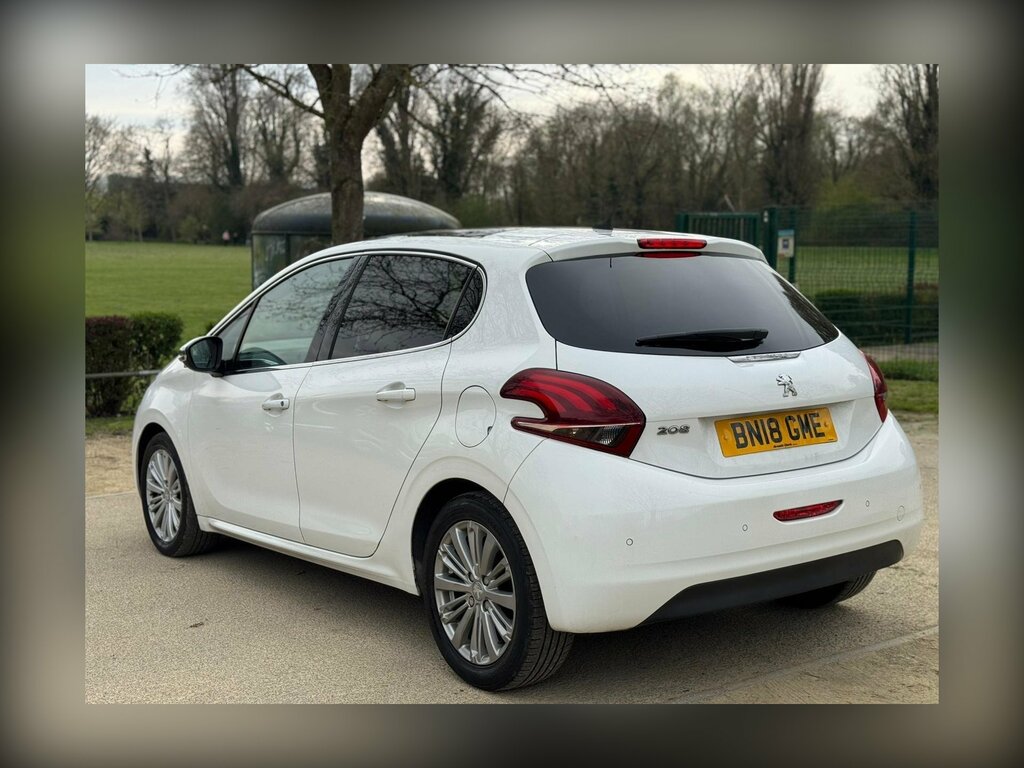 Peugeot 208 1.2 Puretech Allure Euro 6 Ss BN18GME White #4