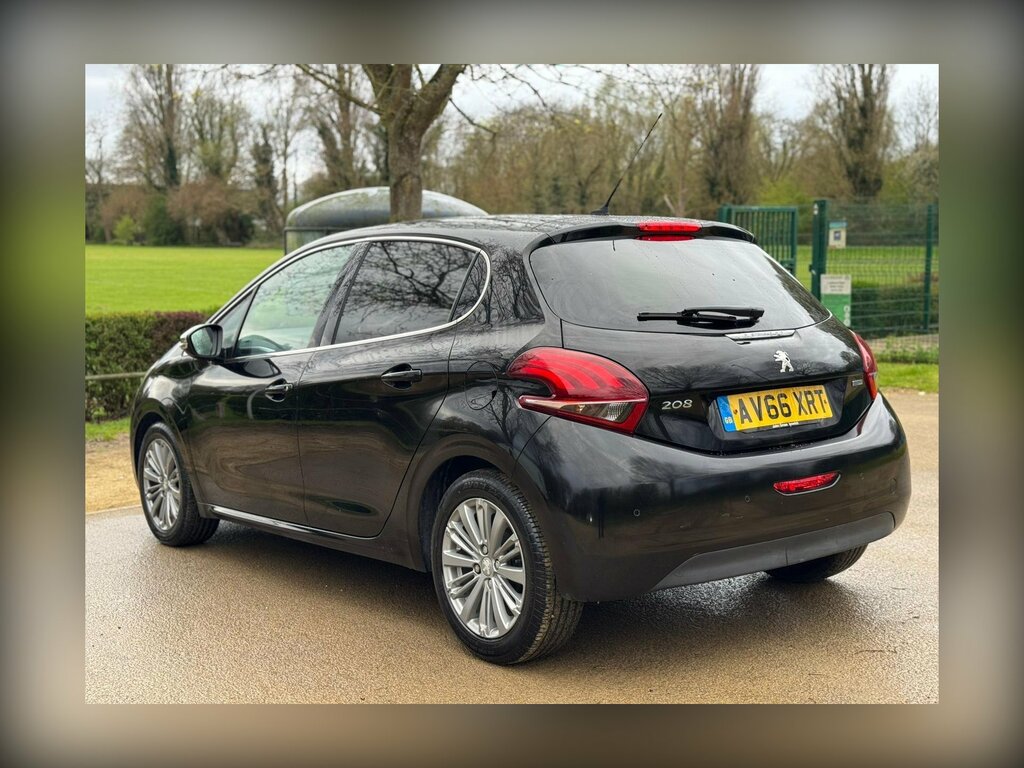 Peugeot 208 1.2 Puretech Allure Euro 6 AV66XRT Black #4
