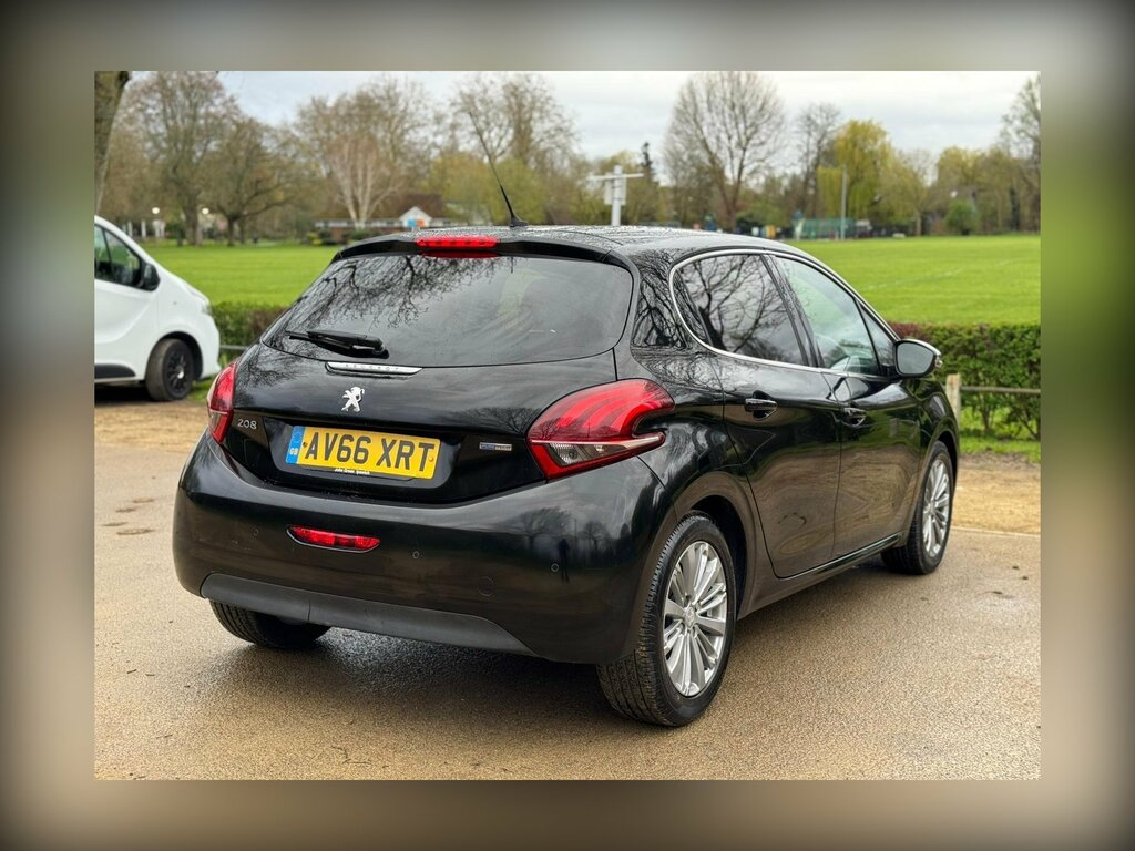 Peugeot 208 1.2 Puretech Allure Euro 6 AV66XRT Black #3