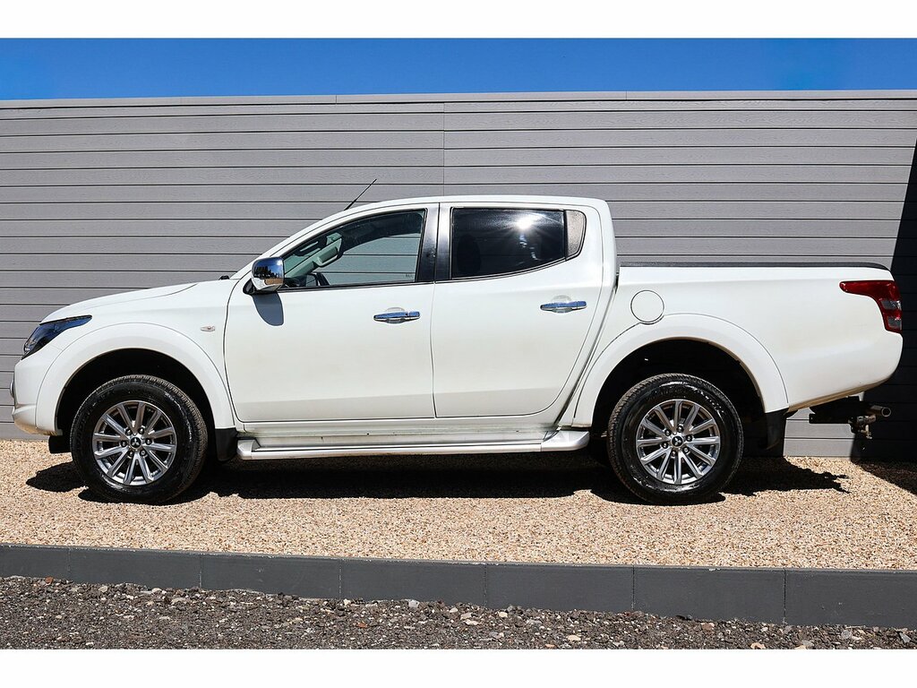 Mitsubishi L200 Di-d Dc Titan White #5
