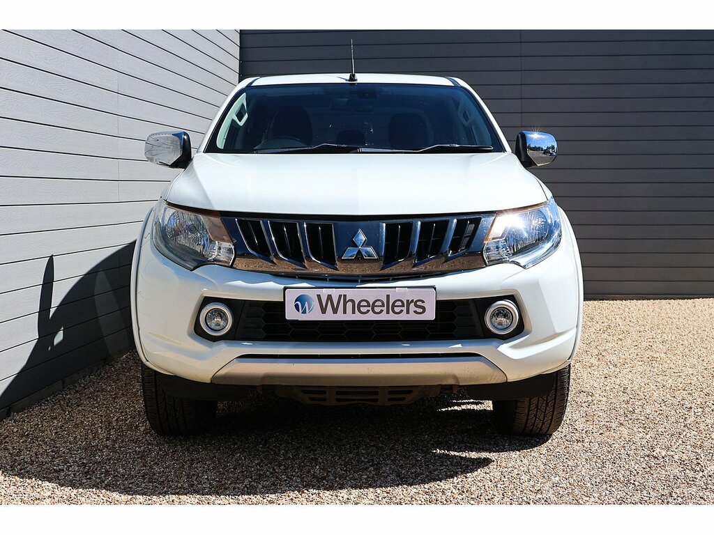 Mitsubishi L200 Di-d Dc Titan White #4