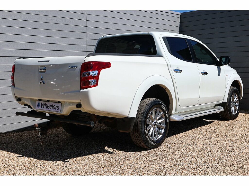 Mitsubishi L200 Di-d Dc Titan White #3