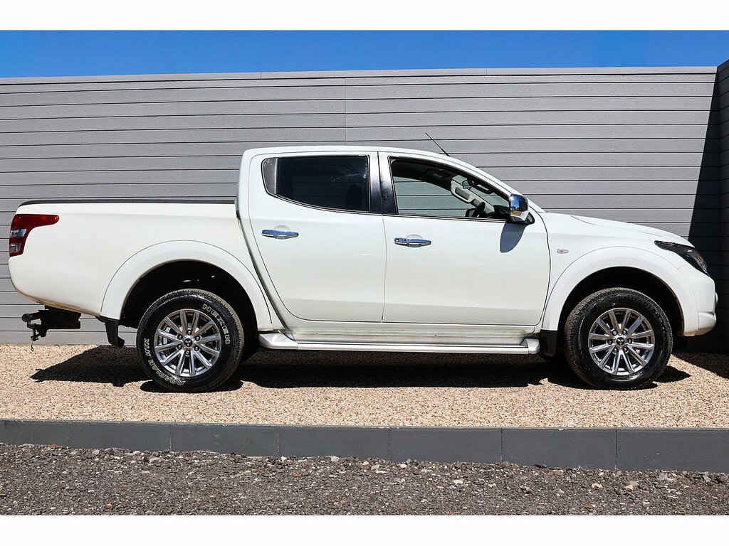 Mitsubishi L200 Di-d Dc Titan White #6