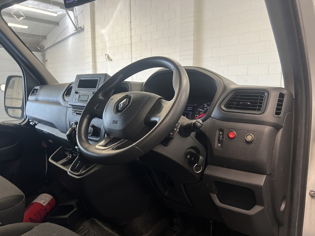Renault Master 3.5T Fwd 2.3 Dci 135 Ml Business Luton 2.3 Lut White #4