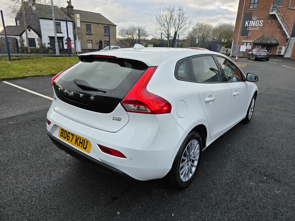 Volvo V40 Hatchback 2.0 Momentum D2 201867 BD67KHU White #6
