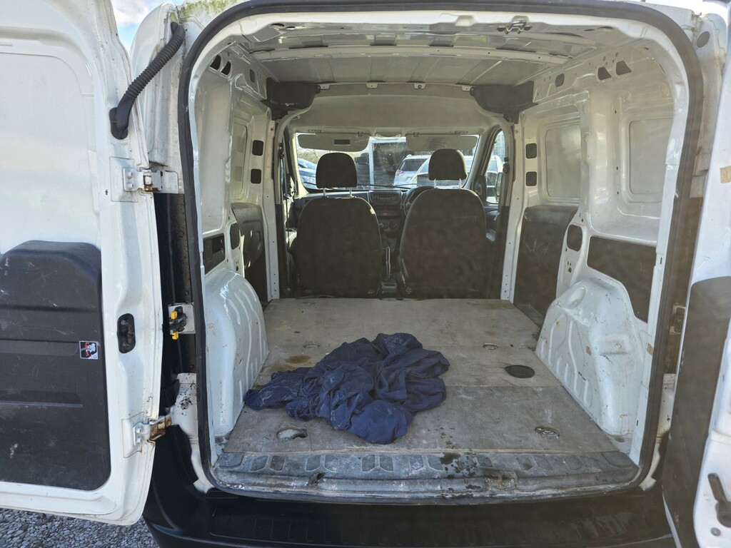Vauxhall Combo 1.3 Cdti 2300 16V White #10