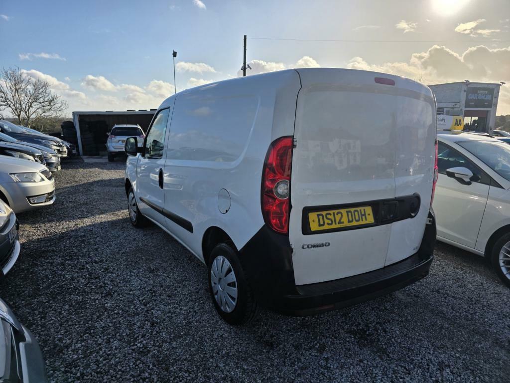Vauxhall Combo 1.3 Cdti 2300 16V White #12