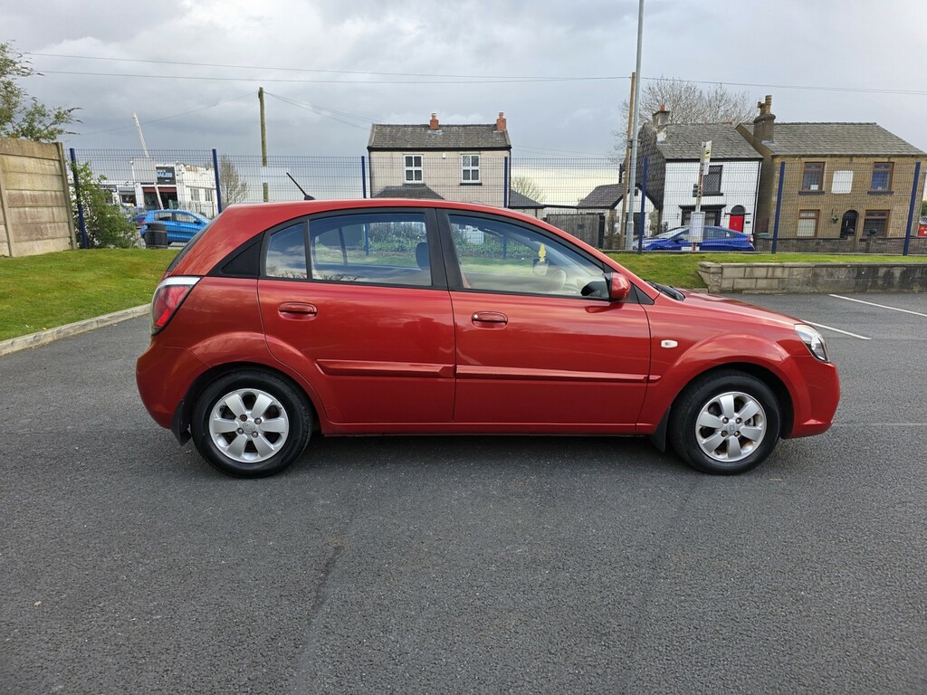 Kia RIO Hatchback 1.4 2 201060 YH60VVJ Red #5