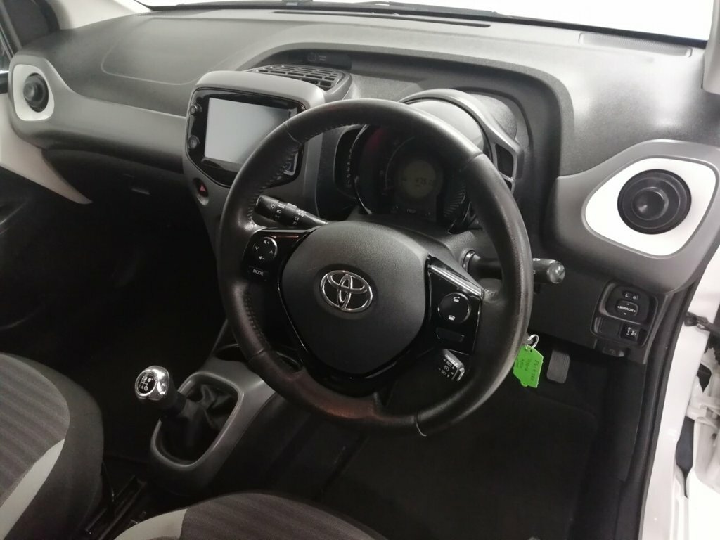Toyota Aygo 1L X-trend FJ19TFA White #6