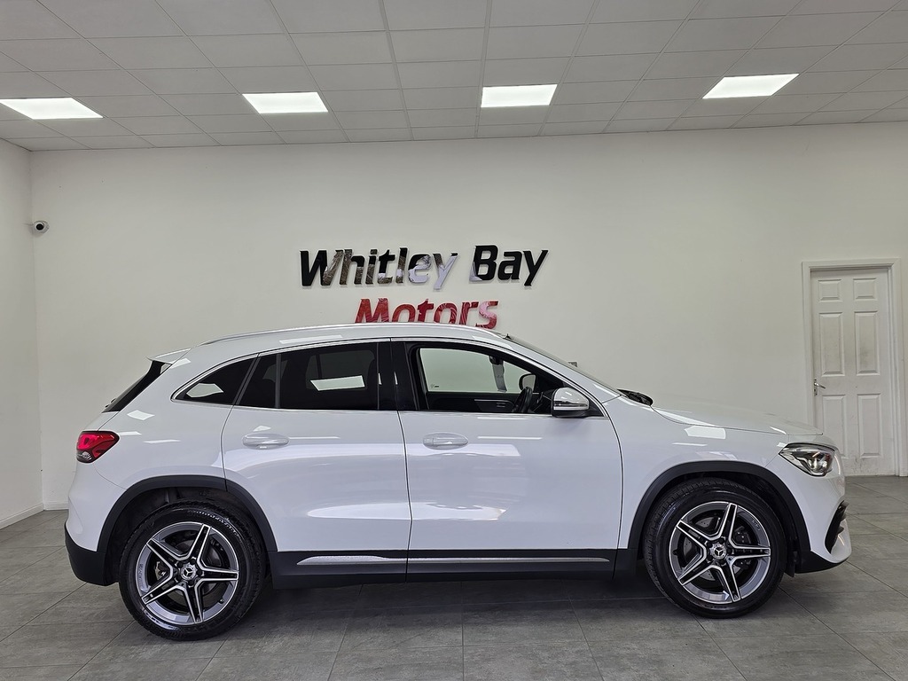 Mercedes-Benz GLA Class Gla200 Amg Line PO22UPJ White #2