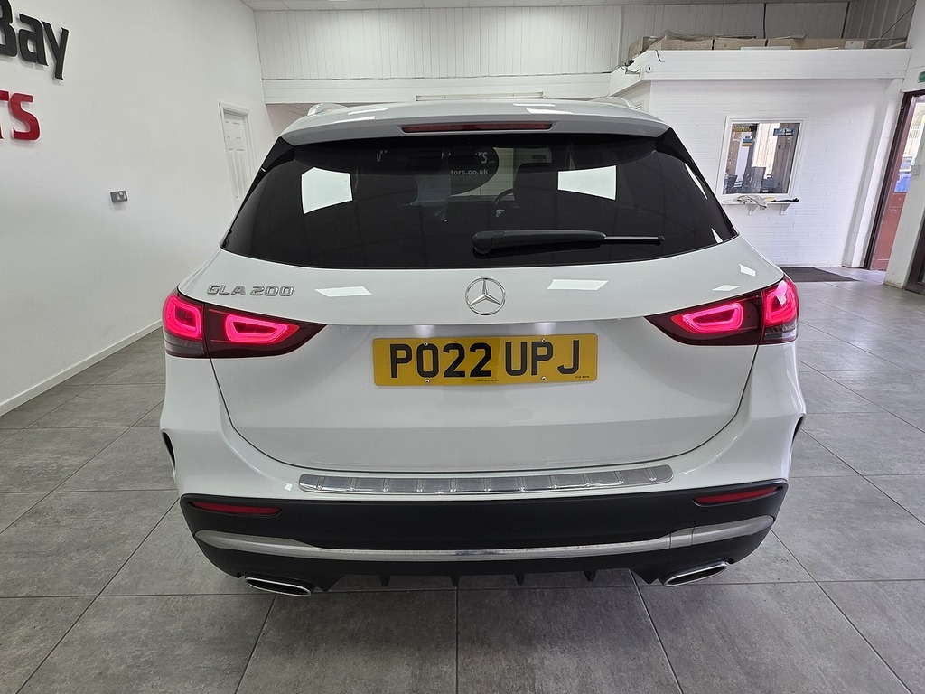 Mercedes-Benz GLA Class Gla200 Amg Line PO22UPJ White #4