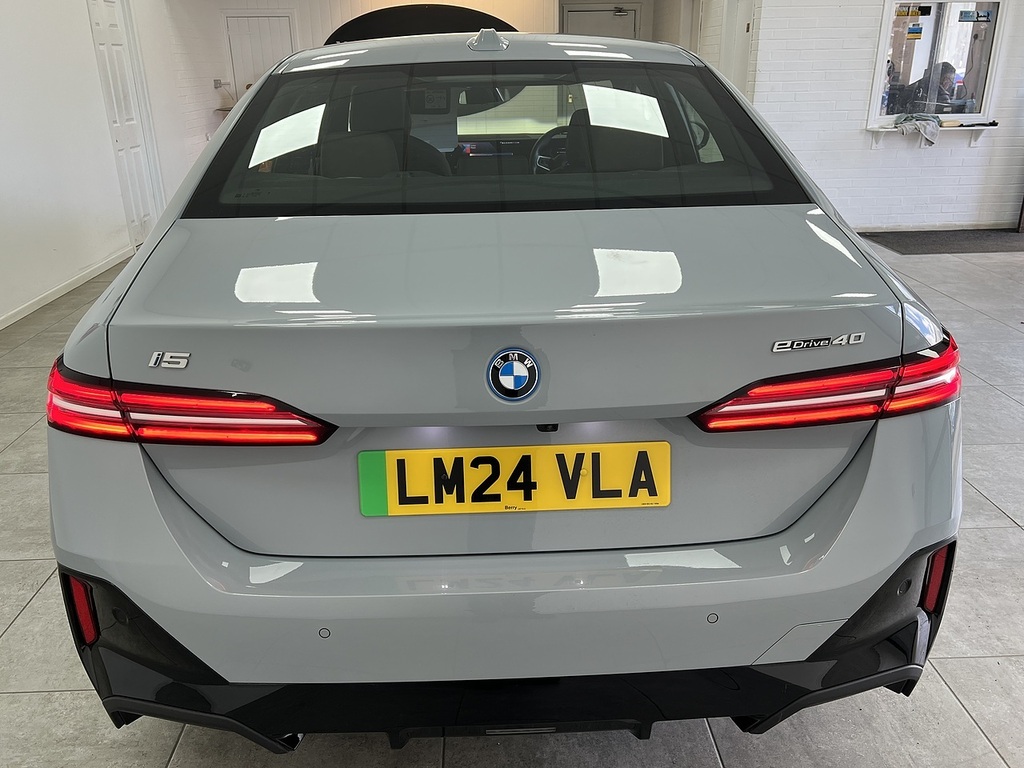 BMW i5 40 M Sport LM24VLA Grey #4