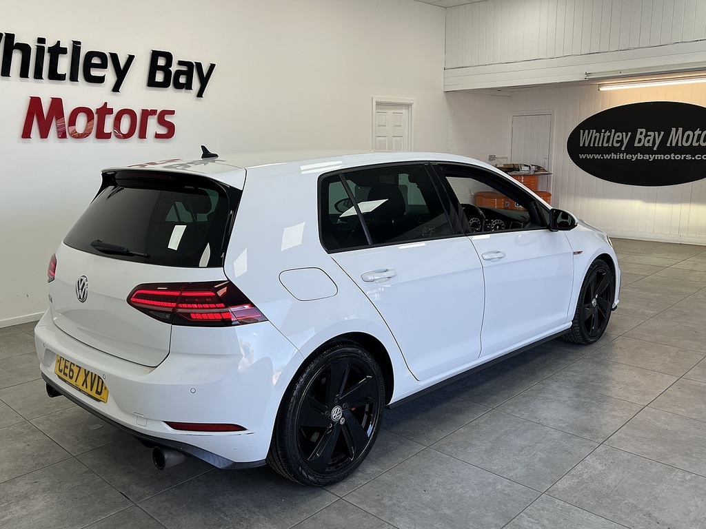 Volkswagen Golf Tsi Gti CE67XVD White #3