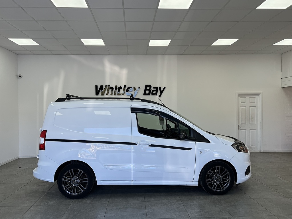 Ford Transit Courier Ecoboost Sport White #2