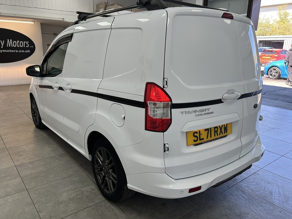 Ford Transit Courier Ecoboost Sport White #5