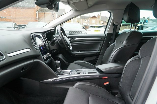 Renault Megane E-Tech Iconic E-tech White #4