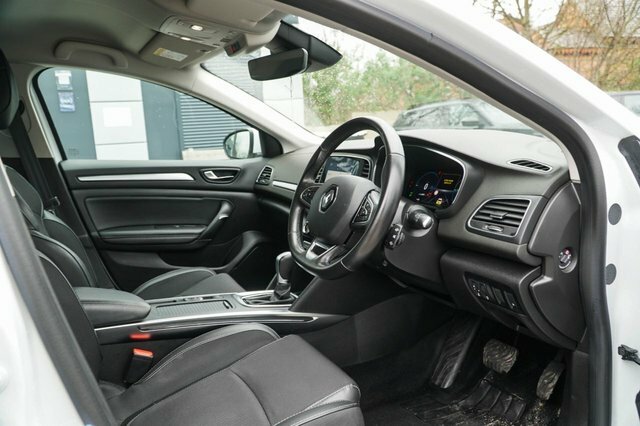 Renault Megane E-Tech Iconic E-tech White #2