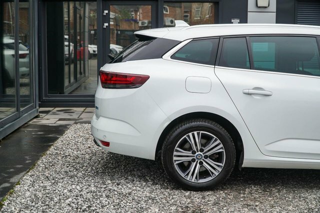 Renault Megane E-Tech Iconic E-tech White #47