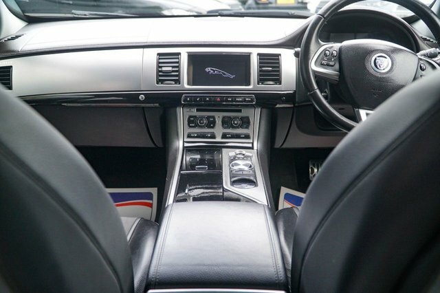 Jaguar XF 2013 2.2D Sport Sportbrake Euro 5 YX13NYT White #2