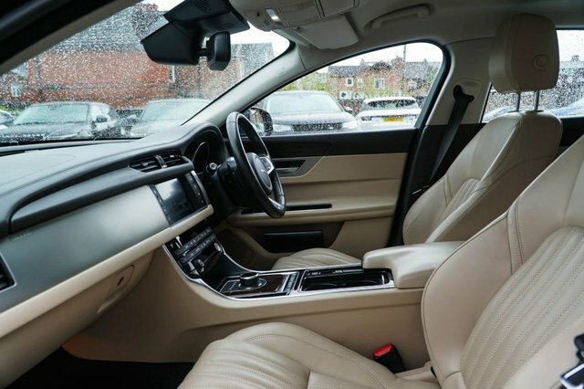 Jaguar XF 2017 2.0D Portfolio Saloon Euro 6 SH67VYV Blue #4