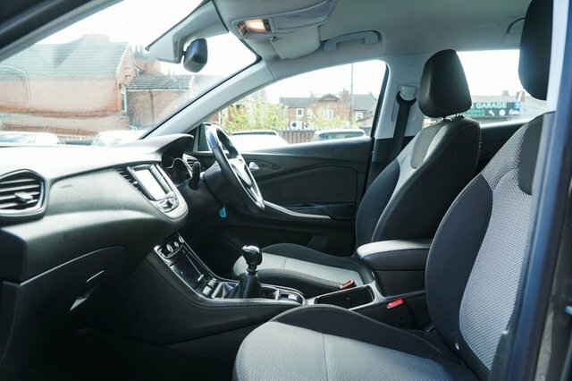 Vauxhall Grandland X 2018 1.6 Turbo D Blueinjection Se Suv M DY68PHN Grey #4