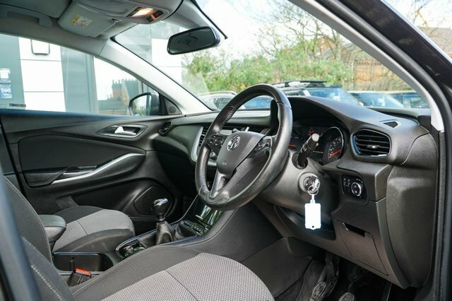 Vauxhall Grandland X 2018 1.6 Turbo D Blueinjection Se Suv M DY68PHN Grey #2