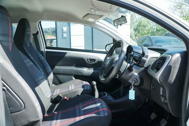 Peugeot 108 2016 1.0 Active Hatchback Euro 6 KM16VDC White #2