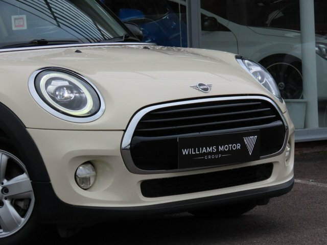 Mini Hatch 2019 1.5 Cooper Classic Hatchback Manua LK19LHG White #2