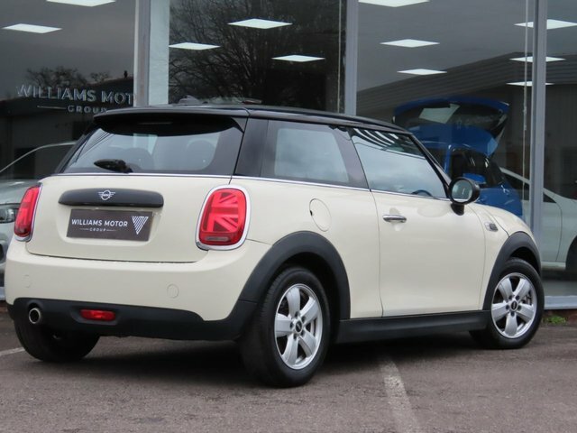 Mini Hatch 2019 1.5 Cooper Classic Hatchback Manua LK19LHG White #5