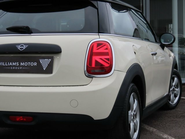 Mini Hatch 2019 1.5 Cooper Classic Hatchback Manua LK19LHG White #6