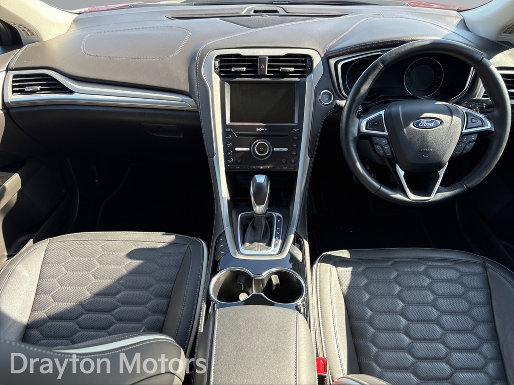 Ford Mondeo 2.0 Tdci Vignale Hatchback Powershift FT18BYG Red #2