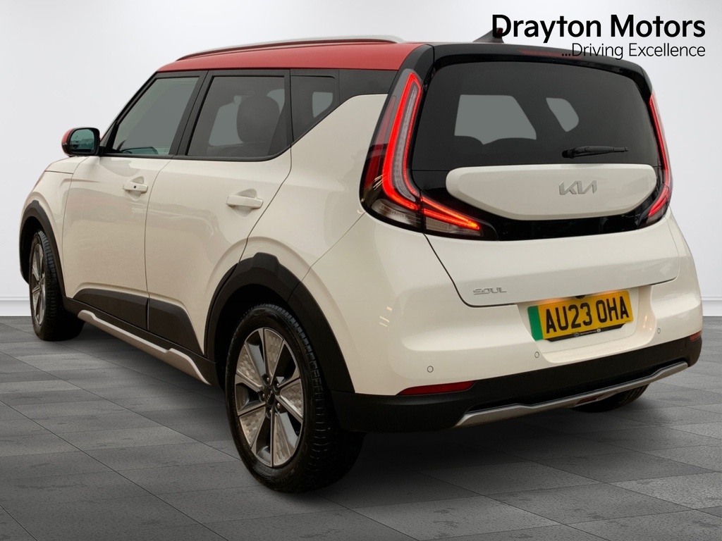 Kia Soul 64Kwh Explore Suv White #6